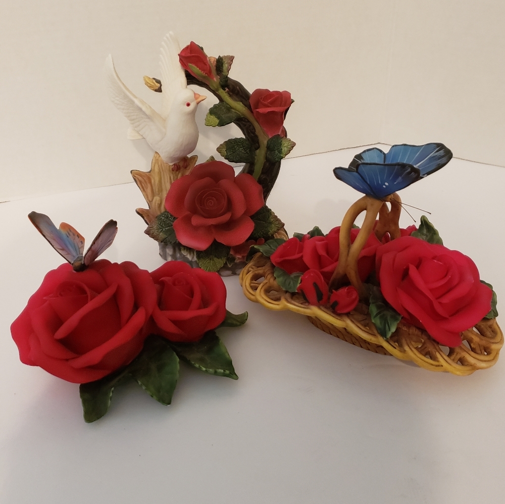 Set of figurines with red roses